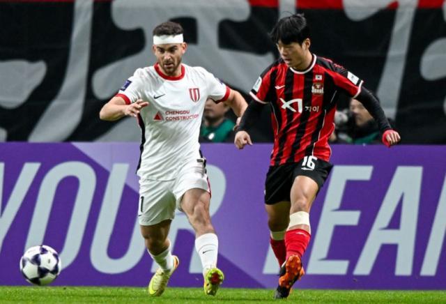 【亚冠精英】费利佩破门无效蹇韬救险 首尔0比0蓉城