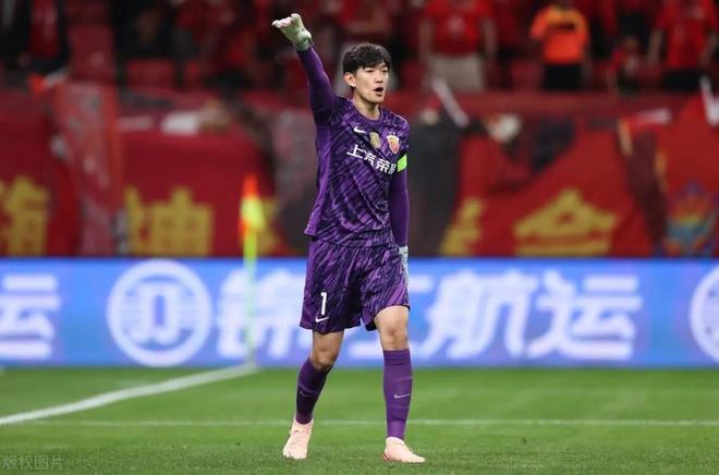 超巨失误！颜骏凌里程“悲”，出击扑空送空门，亚冠6年从未零封