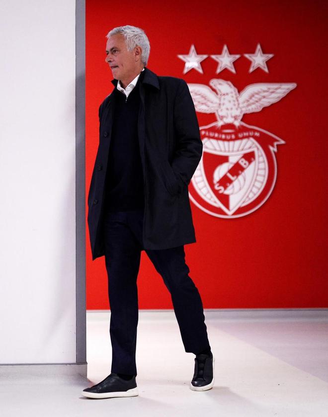 曼城4-1大胜，巴萨3-3爆冷！欧冠最新积分榜：穆里尼奥3连败