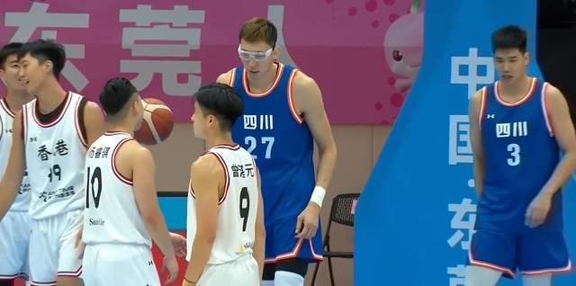 3场比赛轰77分40篮板！这才叫男篮第一中锋，杨瀚森不妨虚心请教