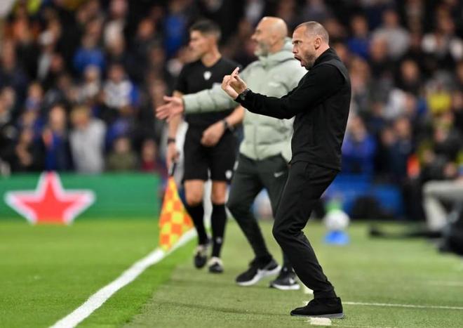 联赛落后8分+欧冠4连败！欧冠4冠王解雇41岁功勋，滕哈格或二进宫