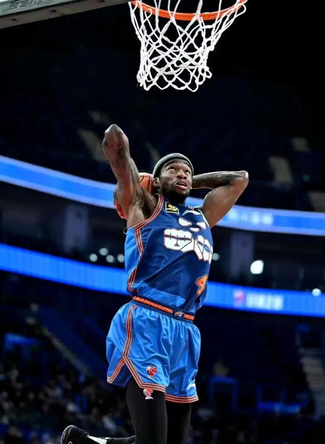 广东收获两大喜讯！萨姆纳亲自回应加盟宏远，二飞圆梦上任主教练