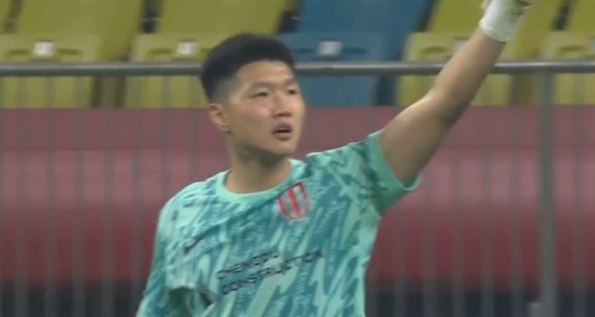 蓉城亚冠主场不设防！2场连丢3球，广岛三箭神换人，莱切特犯错