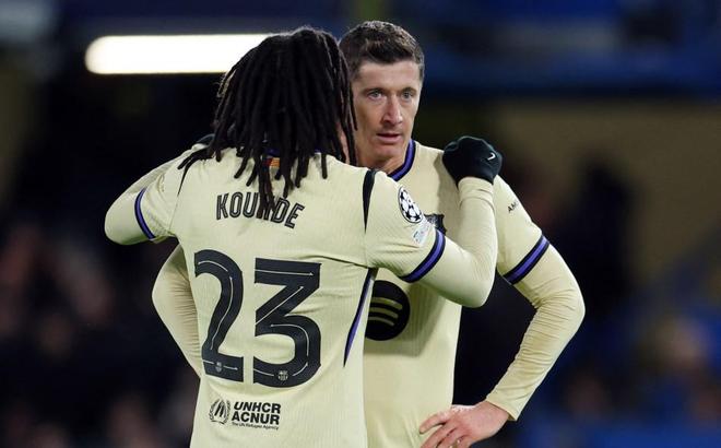 鲁莽红牌！巴萨0:3惨败，欧冠关键战：18岁天才令亚马尔颜面尽失