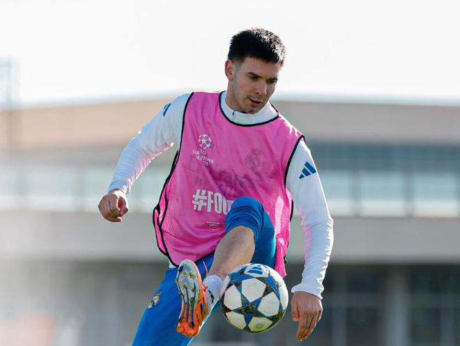 皇马官方更新球员伤情：马斯坦托诺已经恢复合练