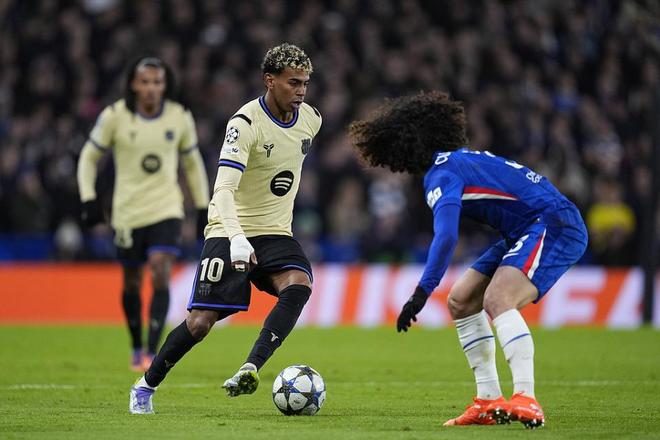 18岁亚马尔又被防死！全场仅1射+21次丢球权，遭切尔西小孩哥碾压