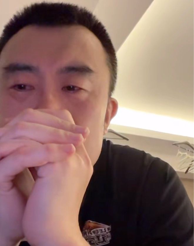 看哭了!韩德君开直播10万+在线,眼睛哭红,主动回应退役疑问!