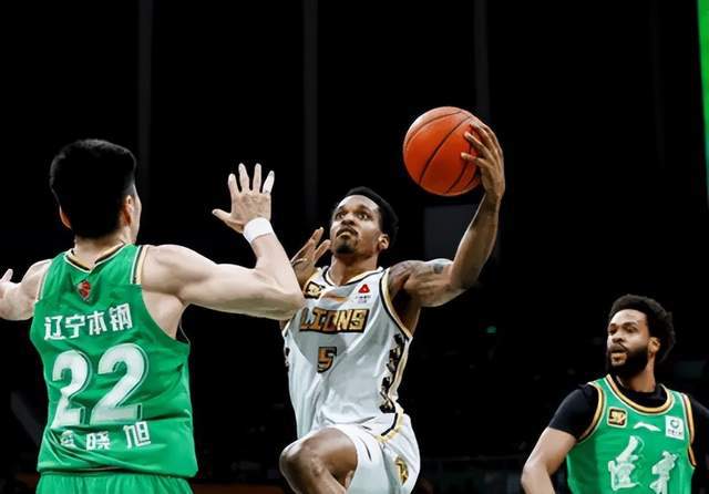 胡金秋36分!辽篮0比3惨烈遭横扫出局,杨鸣无比怀念郭艾伦