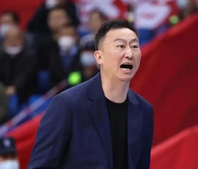 曝刘维伟和青岛完成续约!他带队成绩出色,支持爱徒杨瀚森冲NBA