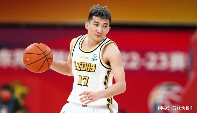 15投2中得5分?孙铭徽完爆赵继伟后却迷失了:CBA第一控卫已易主