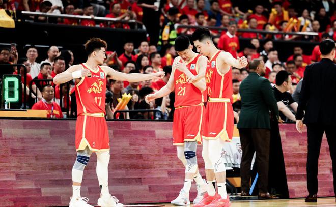 杨鸣就缺他!北京中锋砍下13+10,赢广厦立大功,翟晓川公开力挺