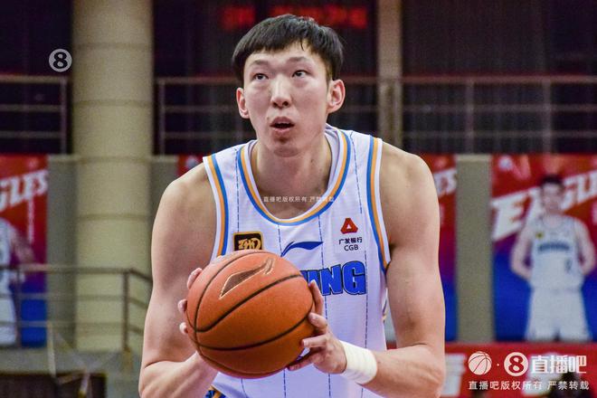 付政浩:周琦一柱擎天 广厦在中锋位置上没有足够身高来匹配他