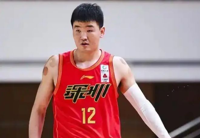被哄抢,顾全下家3选1,曝男篮计划归化29岁悍将,周鹏拒绝深圳