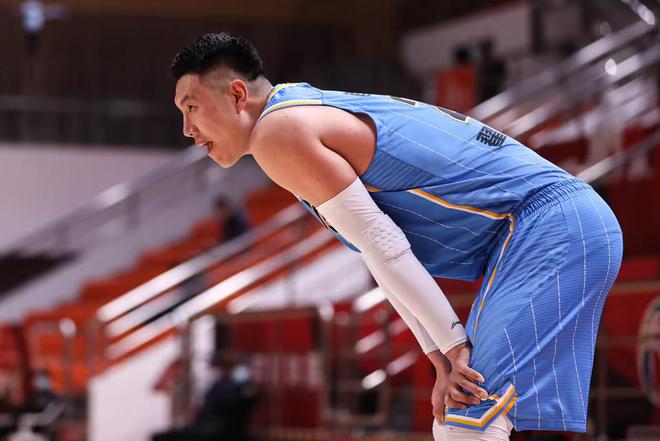 翟晓川谈末节连续被胡金秋单吃:错位防守尺寸对不上没办法