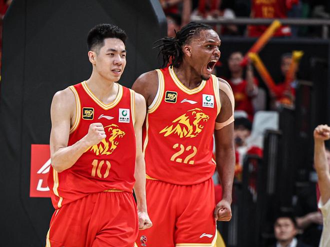 三个火枪手合砍80分,浙江广厦力克北京,追平系列赛总比分