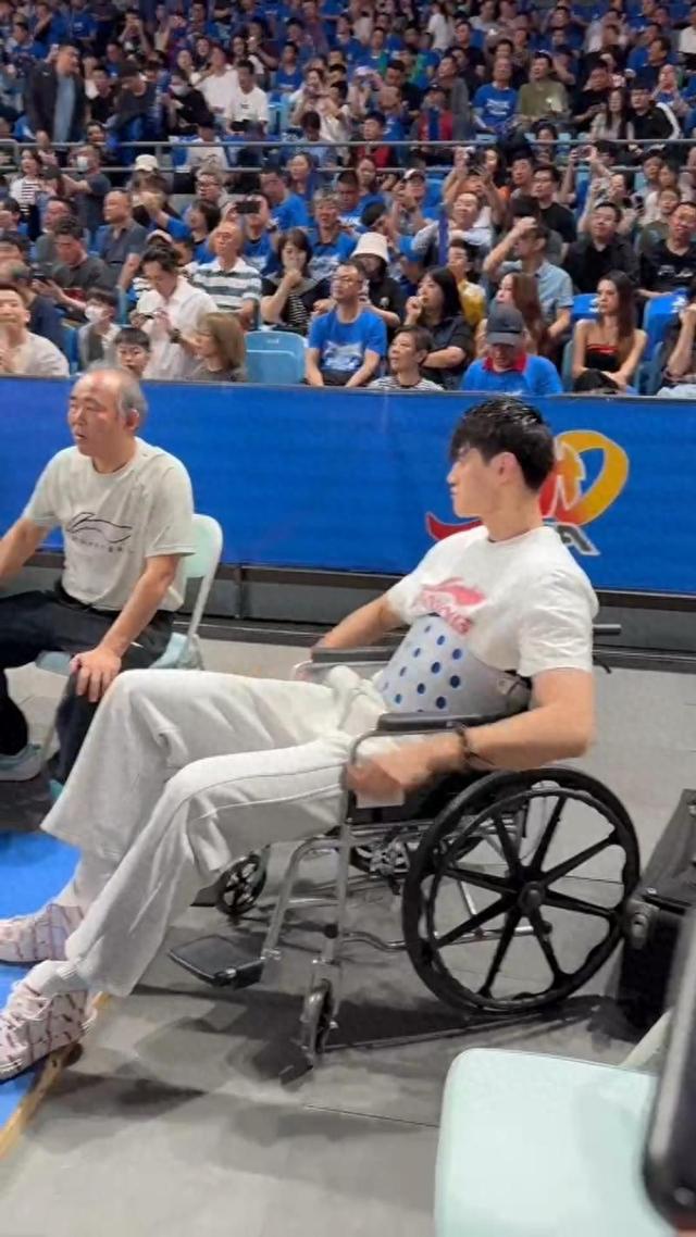 曾凡博:目前康复比较顺利 希望夏天能通过训练争取继续为国出战