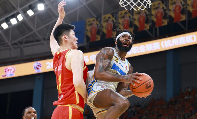 北京险胜广厦重回主场!孙铭徽丢关键罚球,王博错失夺冠良机