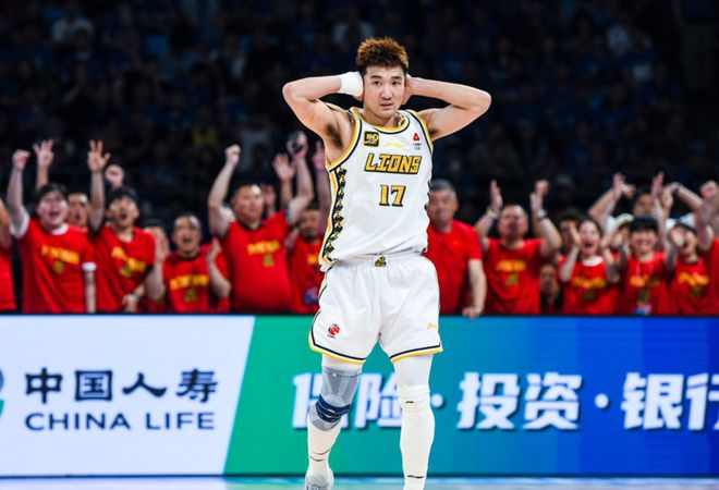 爱装且菜!15中3提前开香槟,球迷:这冠军丢了被嘲笑一辈子