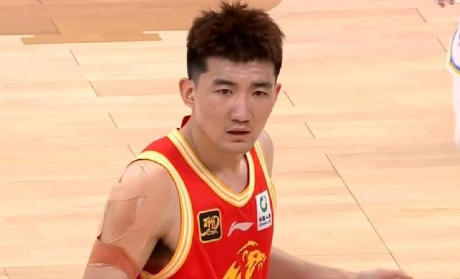 北京男篮2分险胜广厦,孙铭徽吴骁成输球罪人,许利民用人问题大
