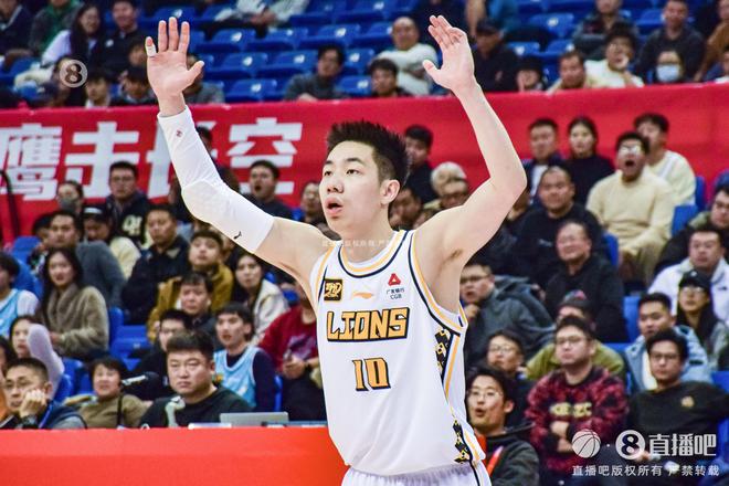 这谁顶得住?广厦冠军战三分球34投19中 命中率高达55.9%
