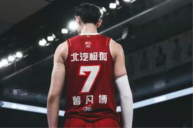 北京今夏9人到期!曾凡博丘天必续约,4老将需斟酌,3小将也到期