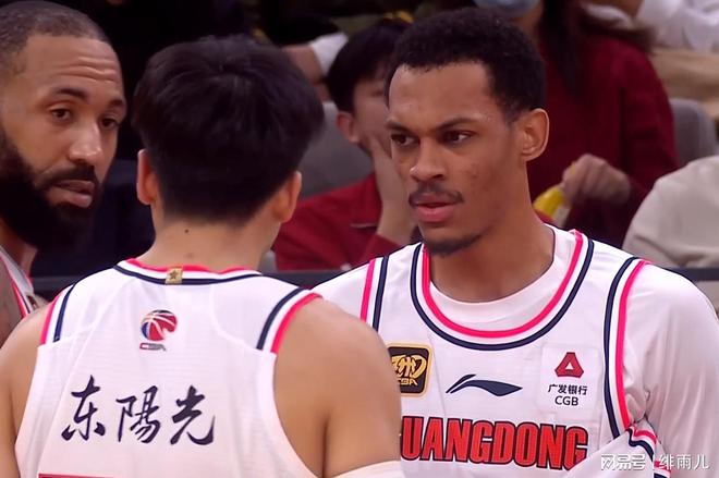挤走曾凡博+逼退张镇麟!广东锋线打出身价,这可是男篮主力4号位