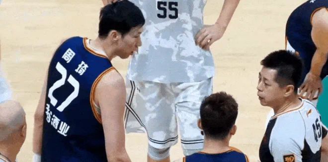 突发!周琦全运会不满判罚怒指裁判 情绪激动理论连吃两T被驱逐