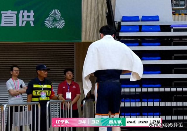现场球迷不满“大喊黑哨”!周琦连续吃T被驱引热议 舆论直至裁判