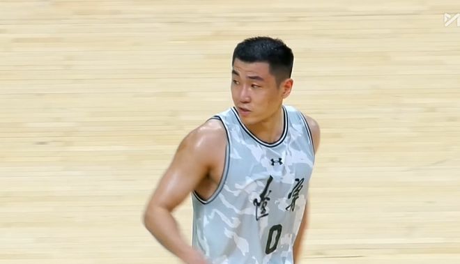 高诗岩立功了!造周琦犯规,致其情绪失控,仅打8分钟拿6分被驱逐
