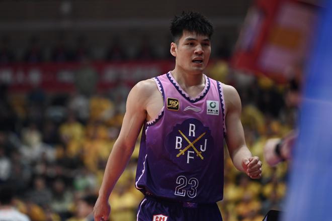 决定权在球队手里!北控今夏有陈国豪B类合同独家签约权或匹配权