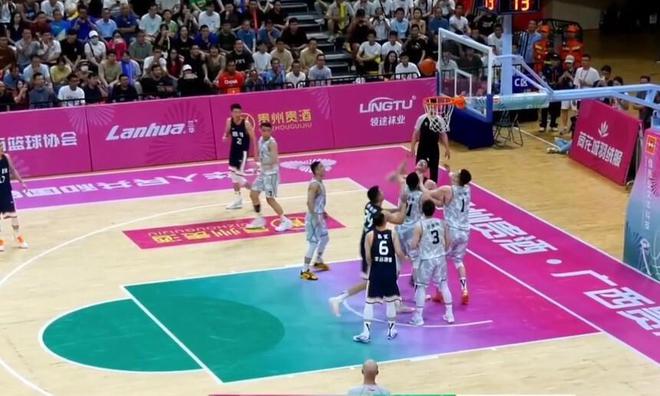辽宁半场领先四川7分!吴昌泽爆发 赵继伟稳健输出 杨鸣秀操作