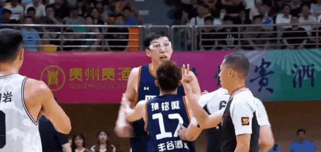 全运会首战辽宁,四川队15分惨败;周琦被驱逐,胡金秋空砍20+14