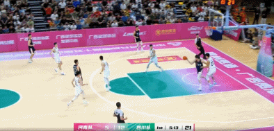 輕松打卡!周琦出戰14分鐘7中5得到12分9籃板