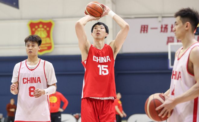 中国男篮大名单公布!7大新星入选,3大超巨+2大神射手出局