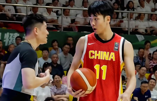国青险胜美国球队!张博源+崔新泉齐爆,刘李+杨溢回暖,进攻仍差