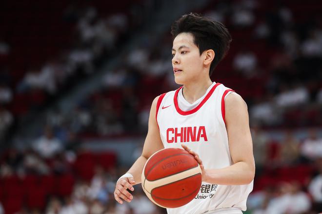 杨舒予17+4+4两分球7投全中,利用突破为中国女篮杀出血路