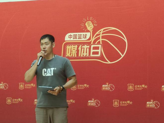 张庆鹏:国内篮球青训忽略了个人有球技巧,持球进攻应该提高