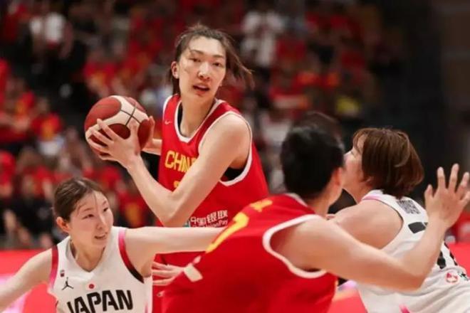 女篮热身赛大胜日本,韩旭18分11篮板,张子宇14分钟18分