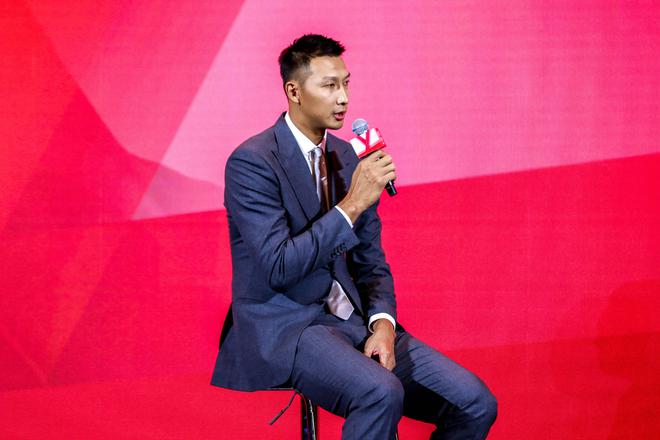 CBA30年系列片!明晚央视《篮球公园》节目将播出易建联专访