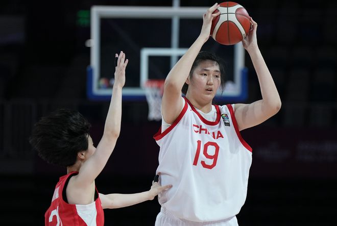 中国女篮力克日本!两大高塔合砍36+21,全队三分19中5成致命短板