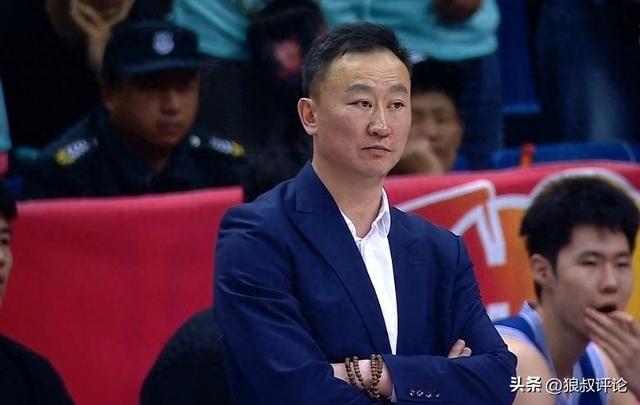 记者:刘维伟与青岛俱乐部完成续约 上赛季2-3不敌广厦略显遗憾