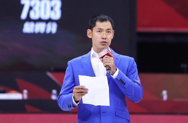 探长:北控男篮今日集结 张庆鹏指导一同现身与队员会面