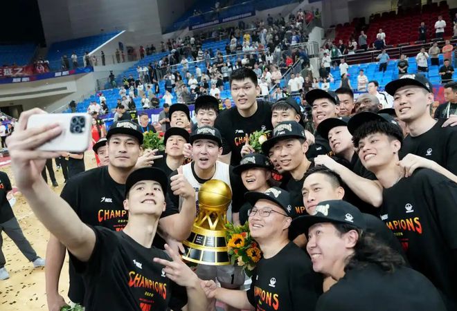 CBA终于有进步了!俱乐部杯赛将实现扩军,NBL要参与尽力了?