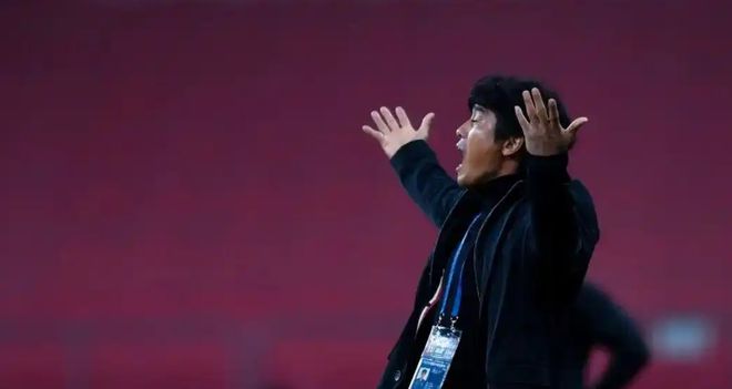 1-2爆冷！亚冠离谱一战：开局送乌龙，补时遭绝杀，蓉城队被反超