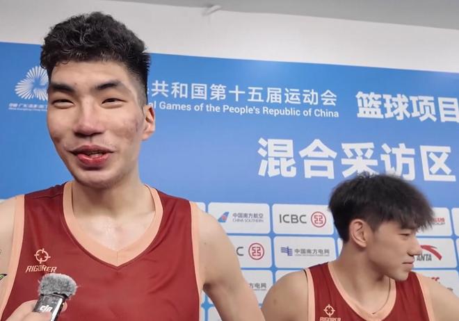 余嘉豪：扣完篮肾上腺素就上来了，但得马上冷静继续投入比赛