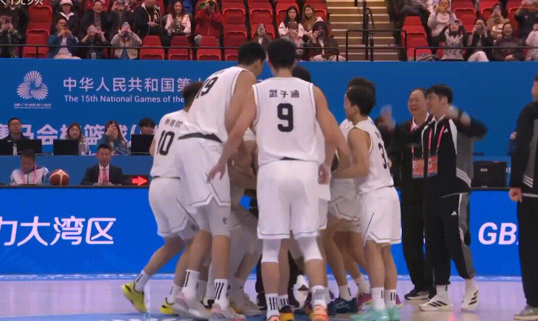 为何落后19分能逆转山东？是裁判帮忙吗？郑永刚1次换人扭转败局...