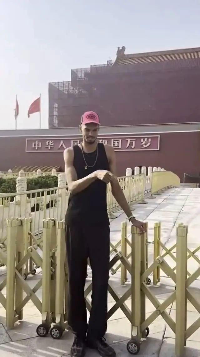 此人乃文天祥后代,只是黑了点,速速归化!!这100亿,Nico贡献了20亿吧