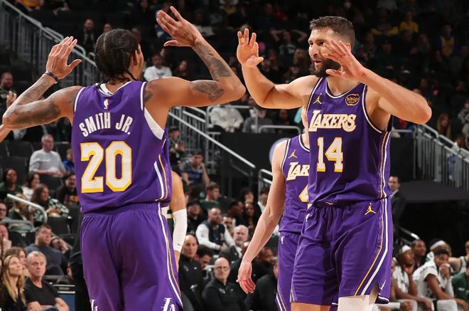 出場時間增加后也沒打出存在感,湖人還是不應該過多地使用他?