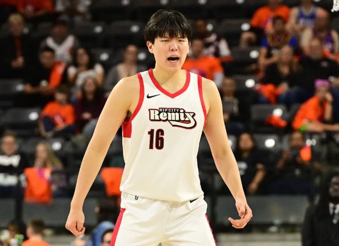 末节命中关键三分!杨瀚森轰下21分9篮板,差点主导大逆转!