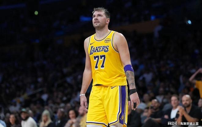 44+8+9！聯(lián)盟最強三當家！拒絕提前續(xù)約湖人